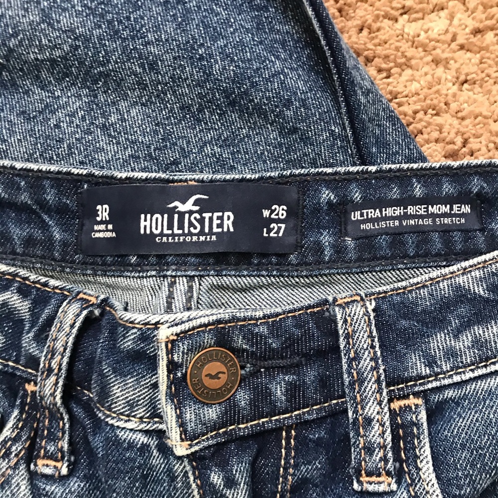 High- Rise Mom Jeans - Picture 3 of 3